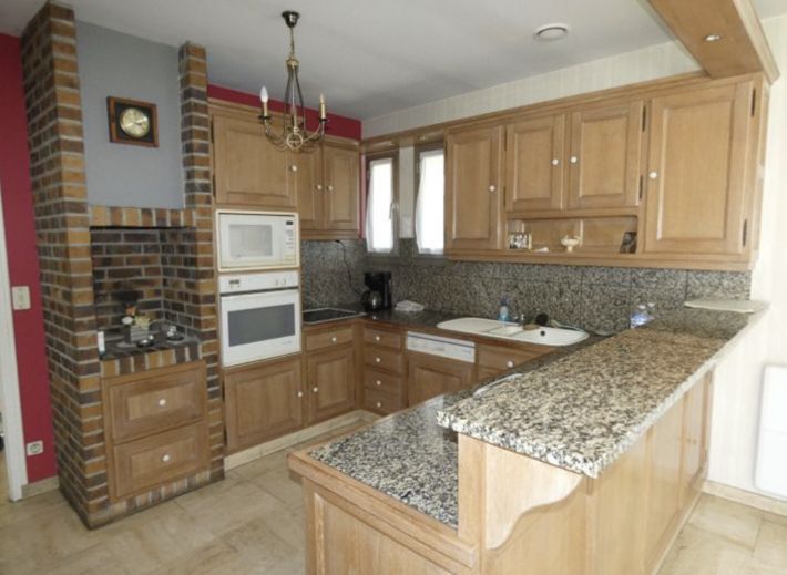 Contemporary Detached House with Garden