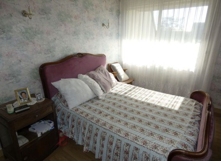 Contemporary Detached House with Garden