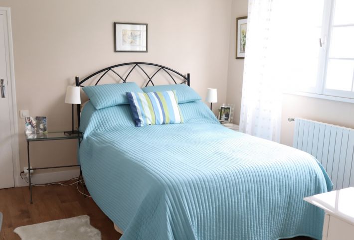 Detached House with Landscaped Garden