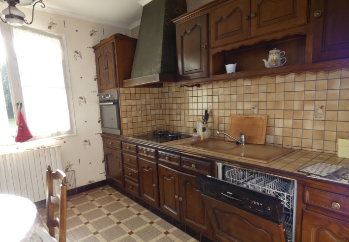 Detached House with Nice Garden