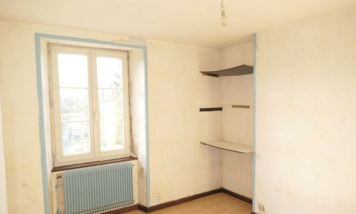 Detached House with Strong Potential and Garden