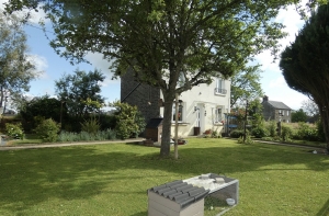 Detached House with Garden, Lovely Family Home