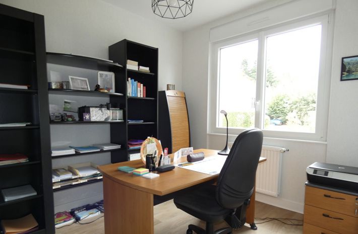 Detached House with Landscaped Garden