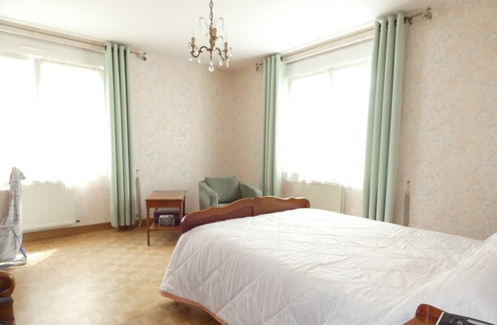 Detached House with Landscaped Garden