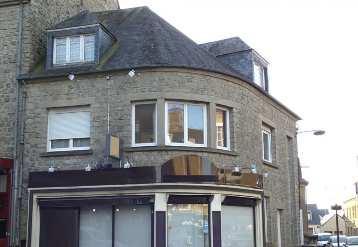 Building in Heart of Town Providing Income