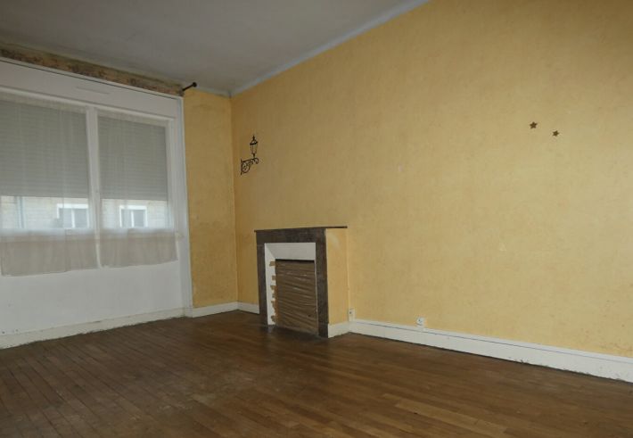 Building in Heart of Town Providing Income