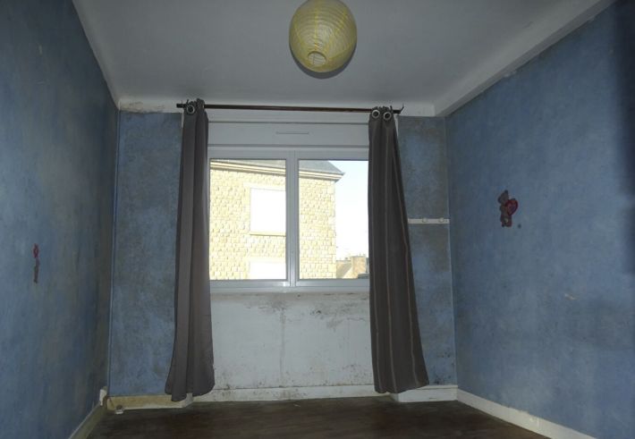 Building in Heart of Town Providing Income