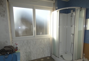 Building in Heart of Town Providing Income