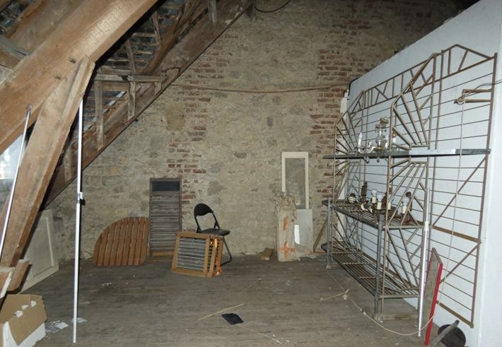 Building in Heart of Town Providing Income