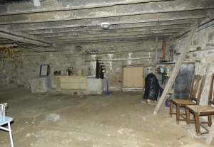 Building in Heart of Town Providing Income