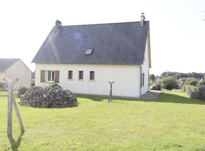Detached House with Landscaped Garden