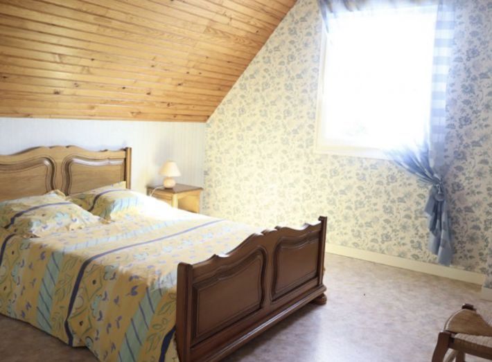 Detached House with Landscaped Garden