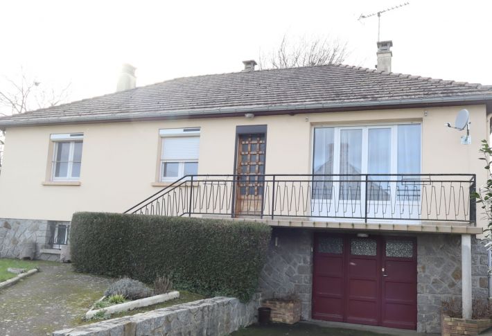 Detached House with Landscaped Garden