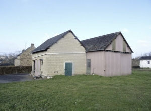Barns to Convert into Habitation in Large Plot