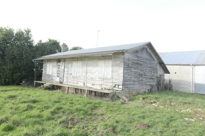 Main House and Outbuilding with Huge Potential