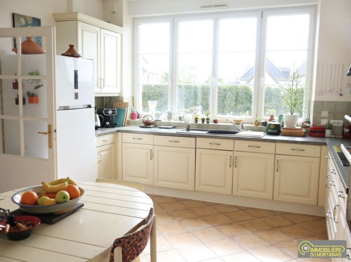 Lovely Detached House with Garden