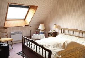 Detached House with Landscaped Garden