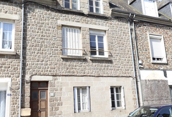Town House With Courtyard Garden