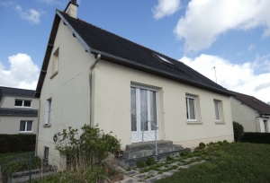 Modern Detached House with Garden