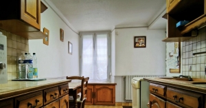 Charming House, Quiet Setting on the Outskirts of Town