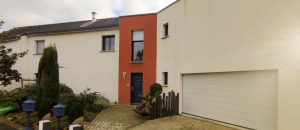 Modern Detached House with Garden