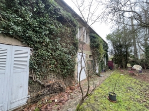 Main House with Barn in 1.5 Hectares of Land