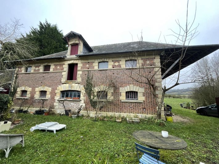 Main House with Barn in 1.5 Hectares of Land