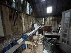 Main House with Barn in 1.5 Hectares of Land