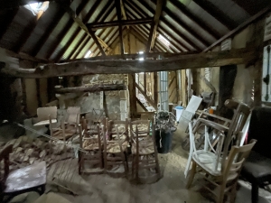 Main House with Barn in 1.5 Hectares of Land