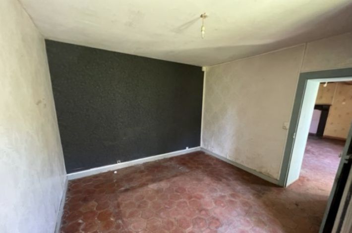 Detached Country House with Outbuilding