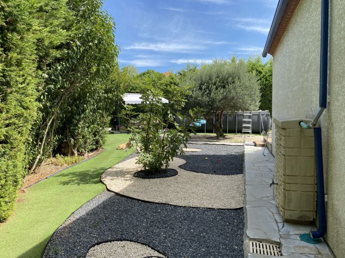 Very Comfortable Single Storey Villa With Garage