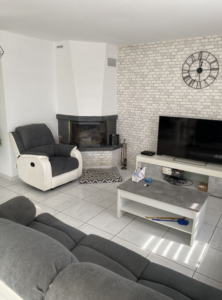 Very Comfortable Single Storey Villa With Garage