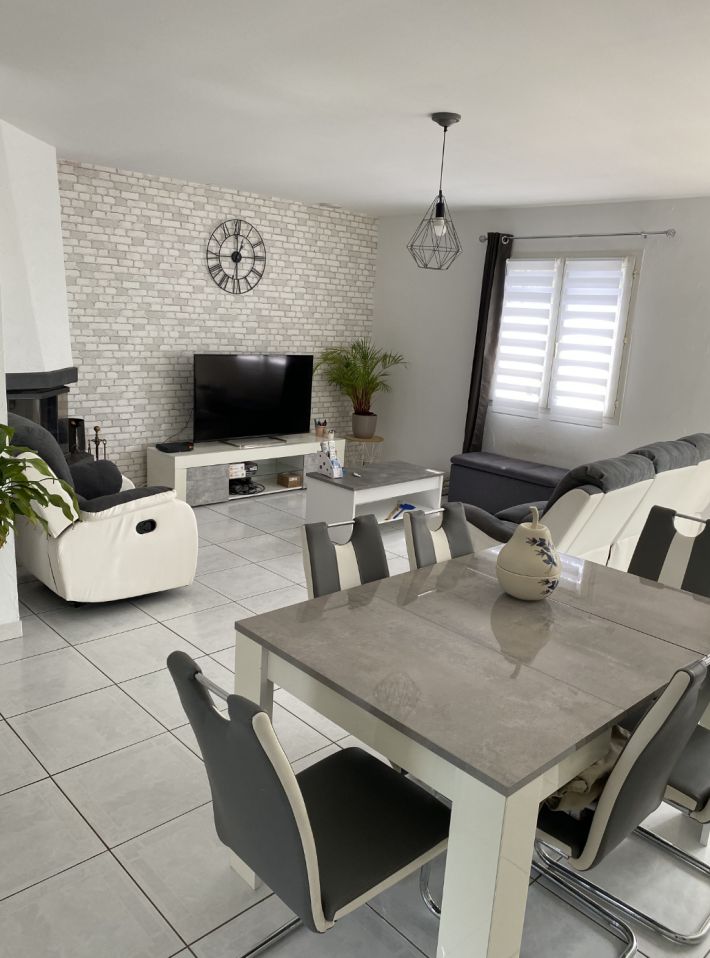 Very Comfortable Single Storey Villa With Garage