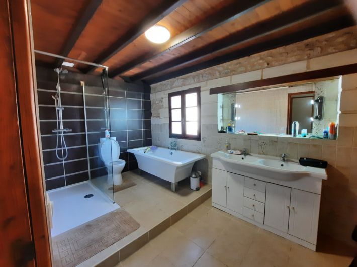 Detached Country House with Swimming Pool