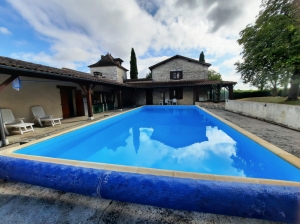 Detached Country House with Swimming Pool