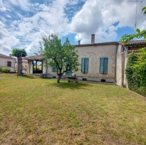 Traditional House with Terrace and Garden