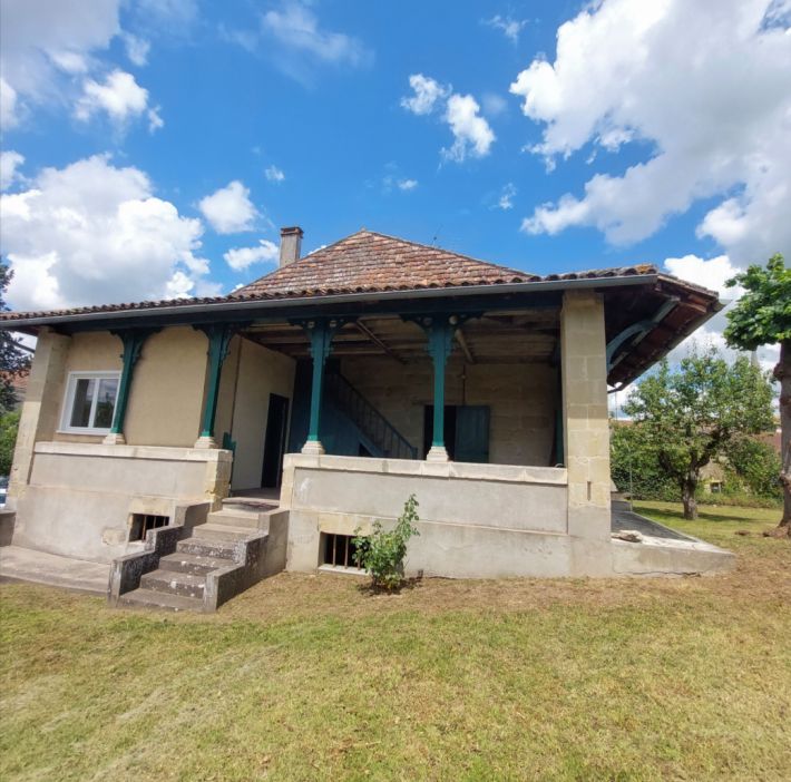 Traditional House with Terrace and Garden
