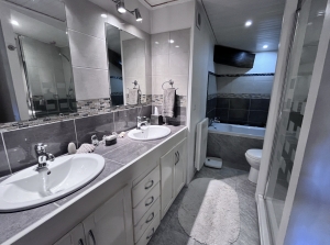 Detached Country House with Pool and Open Views