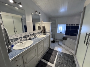 Detached Country House with Pool and Open Views