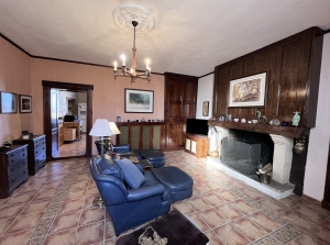 Detached Country House with Pool and Open Views