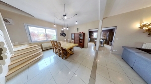 Detached House with Swimming Pool