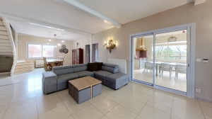 Detached House with Swimming Pool