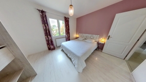 Detached House with Swimming Pool