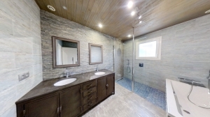 Detached House with Swimming Pool