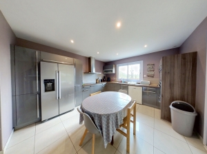 Detached House with Swimming Pool