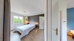 Detached House with Swimming Pool