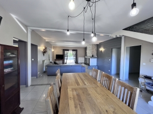 Detached House with Swimming Pool