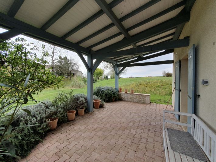 Detached Country House with Pool and Open Views