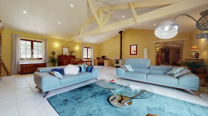 Detached Country House with Swimming Pool