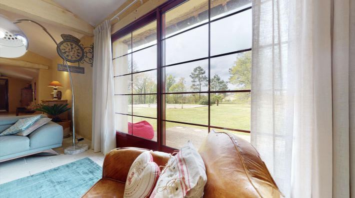 Detached Country House with Swimming Pool